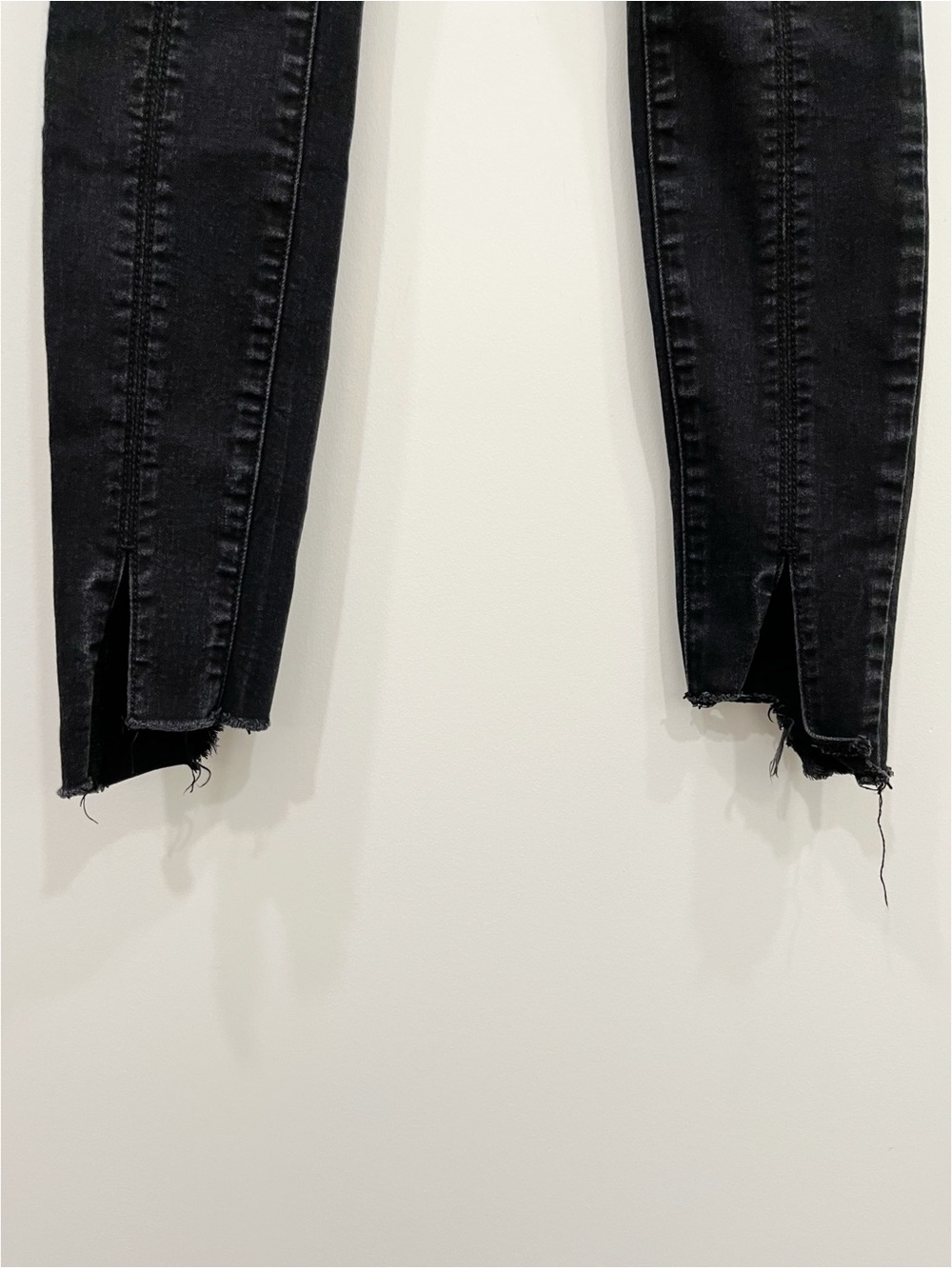 Sam Edelman Stiletto High Rise Skinny Ankle Jeans Black Coated Raw Hem Size 26 - Picture 6 of 11